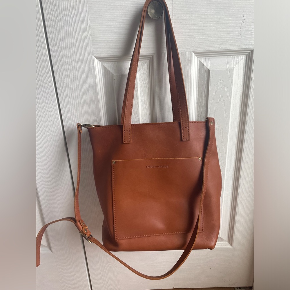 Portland Leather Goods CROSSBODY TOTE with zipper